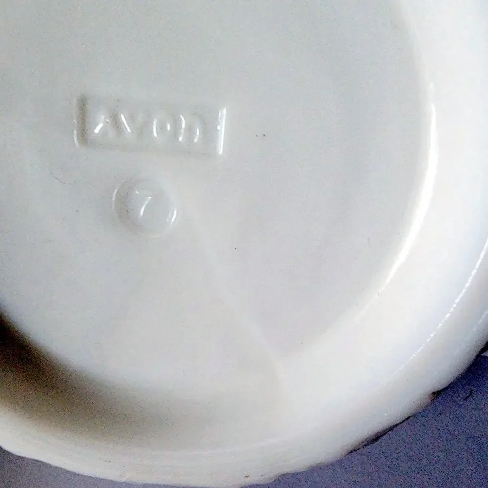 FLAW READ 1972 Avon Love Nest Milk Glass Soap Dish Trinket Holder White VTG